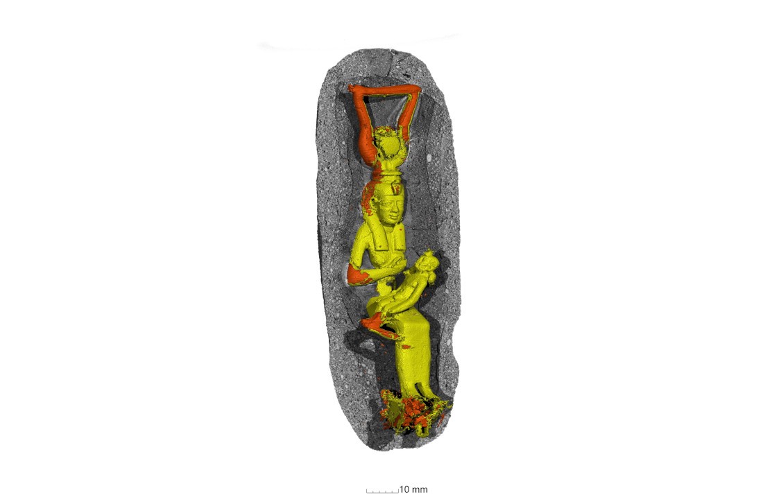 Das Bild der Computertommographie zeigt die virtuell geöffnete Gussform. Der Fehlguss ist in rot markiert. Die Figur ist gelb.