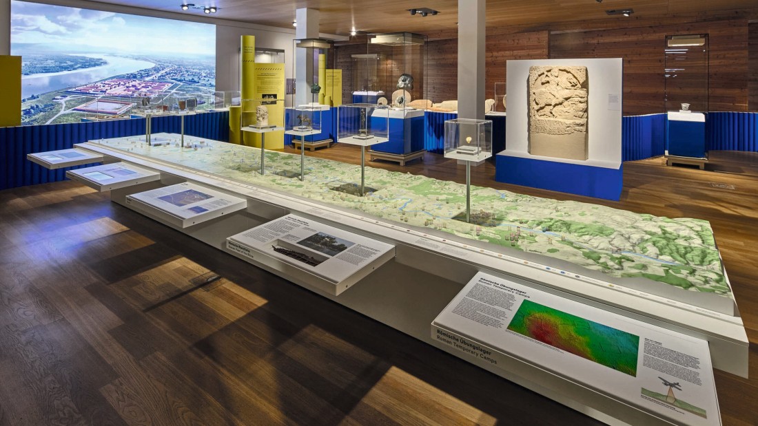 Ein Blick auf die Präsentation und die entsprechenden Ausstellungsobjekte