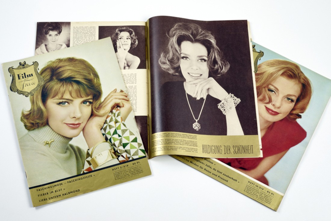 Verschiedene Magazinausgaben des Hefts mit Fotos von F. C. Gundlach "Frau und Bild"