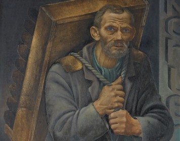 Ein Kohlearbeiter trägt auf seinem eine braune Brikettkiste. Seine zu große braun-graue Kleidung ist ausgeblichen und dreckig. Hinter seinem rechten Bein ist der Kopf des nächsten Arbeiters zu erkennen. 