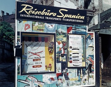 Aufnahme einer Art Kiosk mit dre Aufschrift